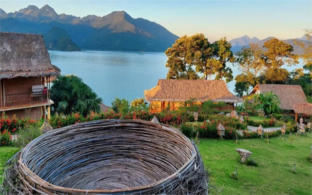 Tận hưởng bầu không khí trong lành cùng khung cảnh lãng mạn ở Resort 