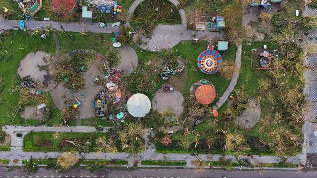 Khung cảnh trở nên điêu tàn