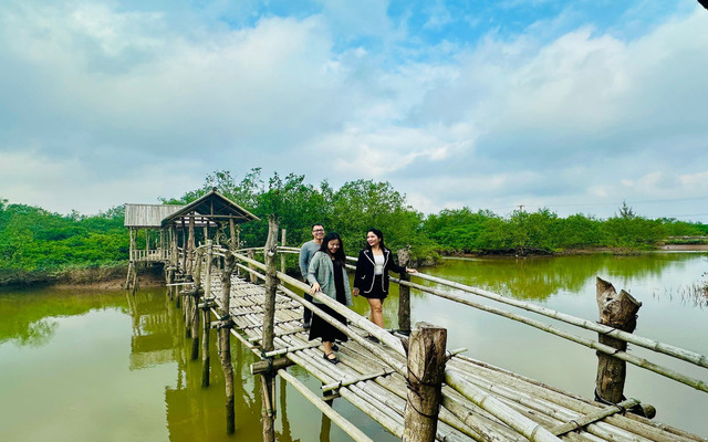  Cồn Đen nằm cách thành phố Thái Bình khoảng 40km