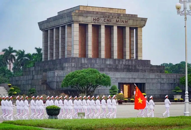  Đến Hà Nội đừng quên ghé thăm lăng Bác