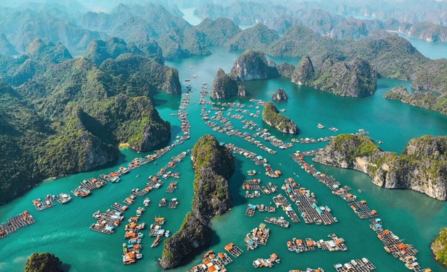  Huyện đảo Cát Bà với góc nhìn từ trên cao xuống