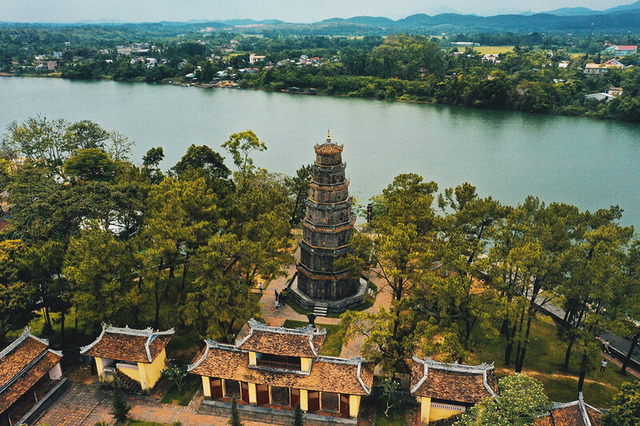 Hình ảnh chùa Thiên Mụ yên bình bên dòng sông Hương