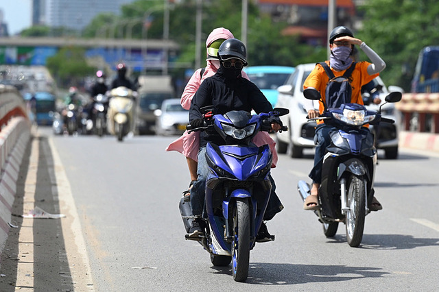 Thời tiết nắng nóng với nền nhiệt cao trên 35 độ C