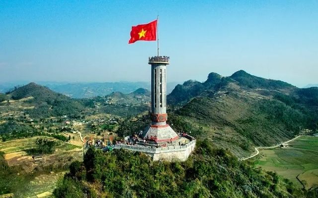 Trải nghiệm chinh phục cột cờ Lũng Cú