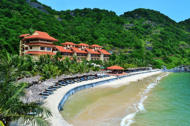  Biển ở Cát Bà trong xanh