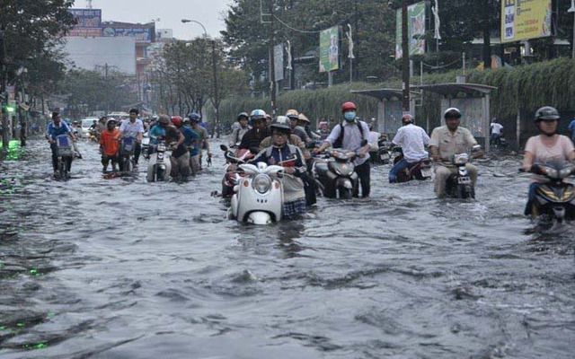 Mưa lớn gây ra ngập lụt, ảnh hưởng đến đời sống con người