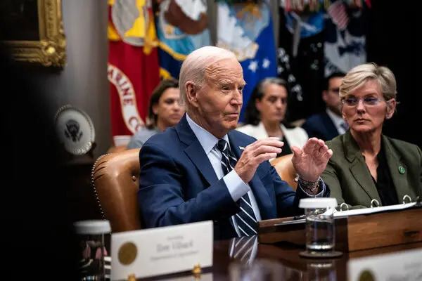 Biden kêu gọi người dân lắng nghe chỉ dẫn của chính quyền địa phương 