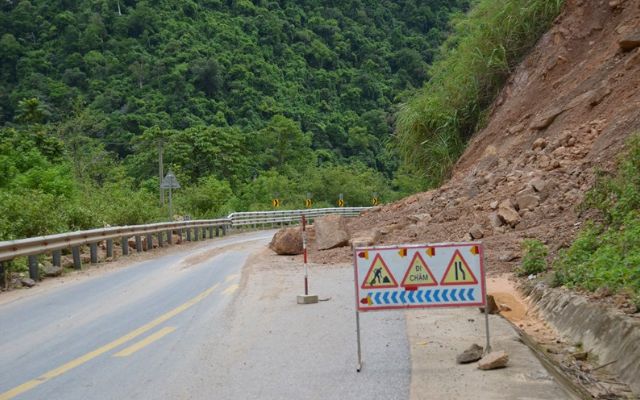 Làm gì sau khi xảy ra sạt lở đất?