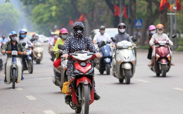 Nắng nóng dữ dội diễn ra ở khắp các vùng trên cả nước