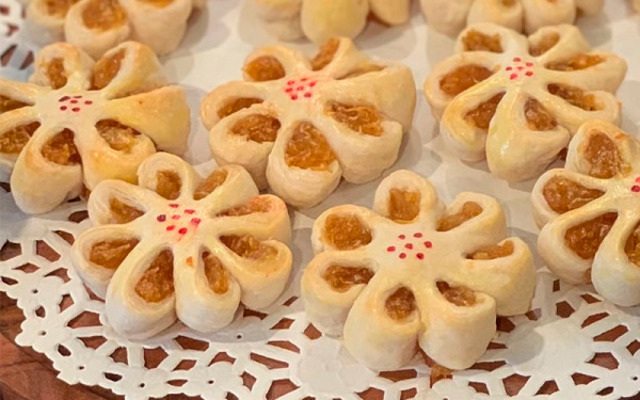 Món bánh, mứt làm từ khóm là đặc sản nổi tiếng Gò Quao