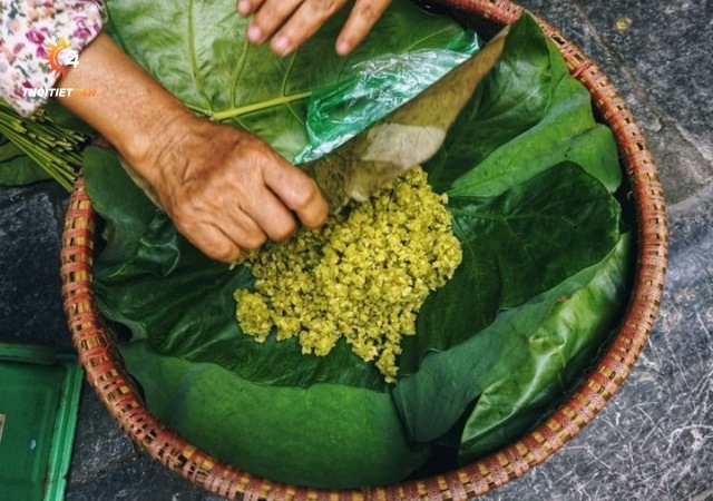 Cốm làng Vòng 