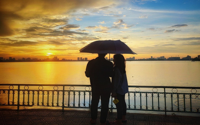Tuổi Thìn nên tranh thủ hẹn hò “hun nóng” tình yêu