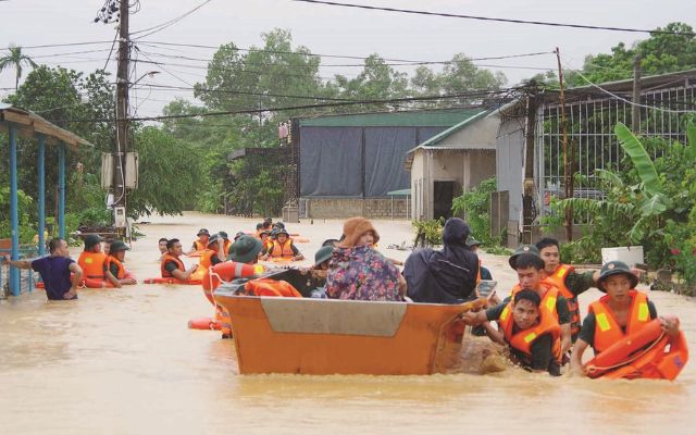  Bão miền Trung gây thiệt hại nghiêm trọng