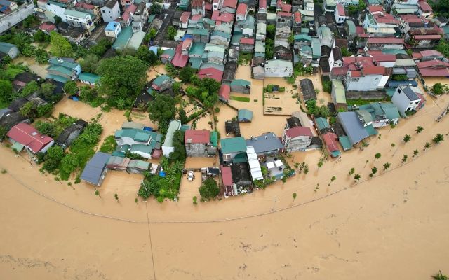 Đề phòng mưa lũ ở miền Trung