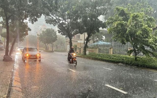 Lý do thời tiết oi bức trước cơn mưa rào