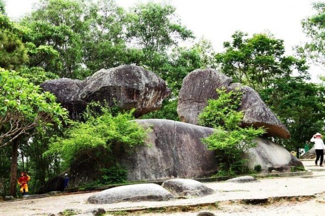  Hòn Trống Mái
