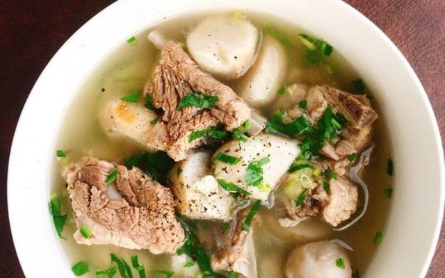 Canh khoai sọ nấu xương