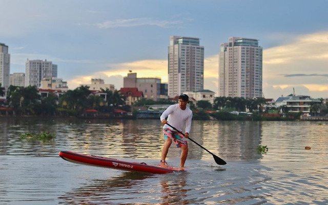  Chèo Sup trên sông Sài Gòn 