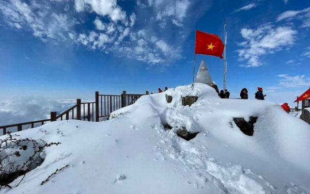Tuyết rơi trên đỉnh Fansipan