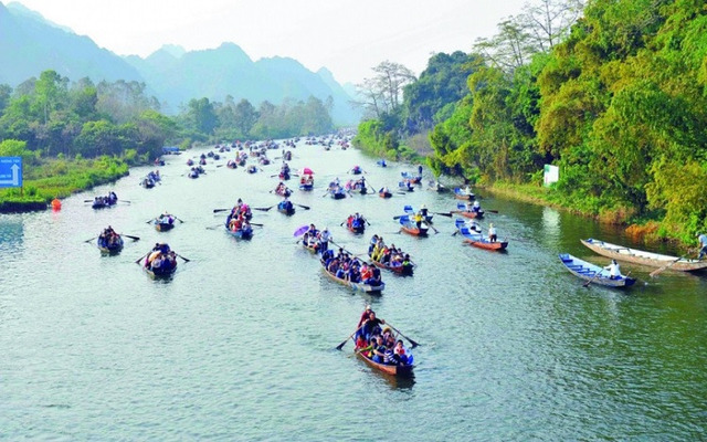 Mùa xuân ngày hội chùa Hương 