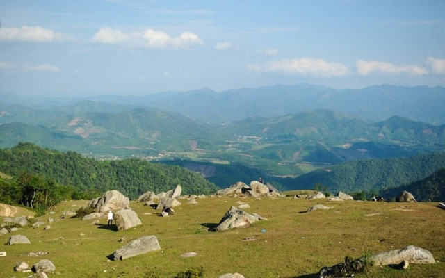 Khung cảnh núi Trầm vào xuân 