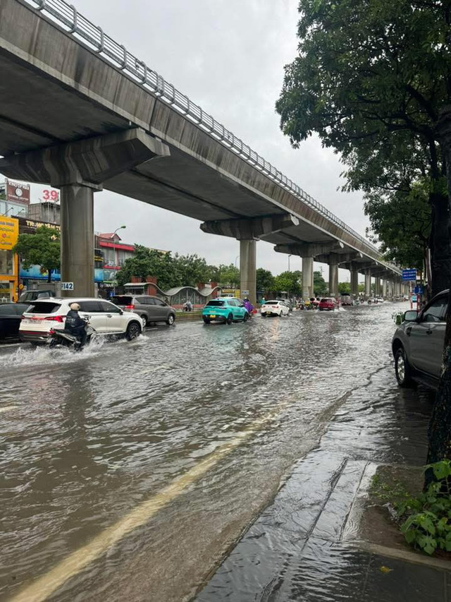  Các phương tiện di chuyển hết sức khó khăn