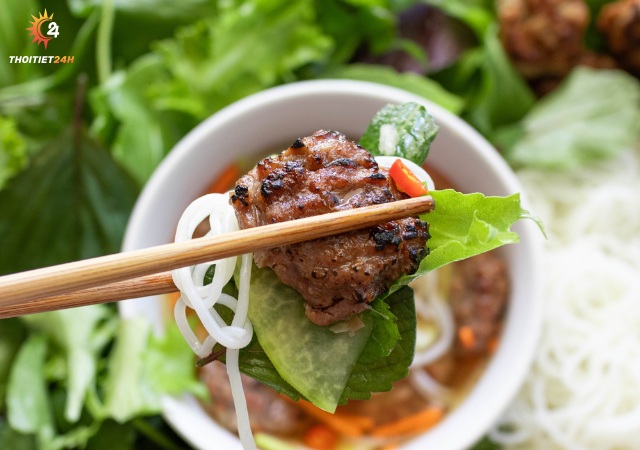 Bún chả ngon phố cổ 