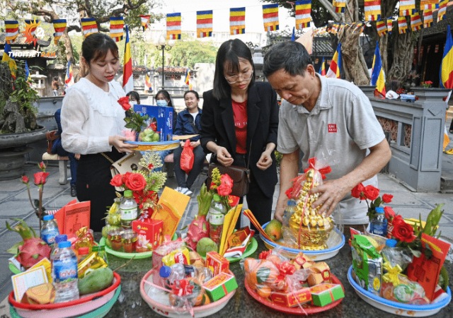 Sắm lễ cúng thành tâm, theo điều kiện 