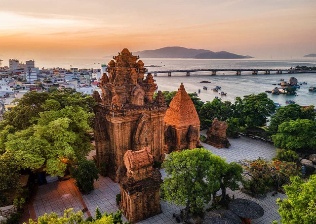 Tham quan Tháp Bà Ponagar 