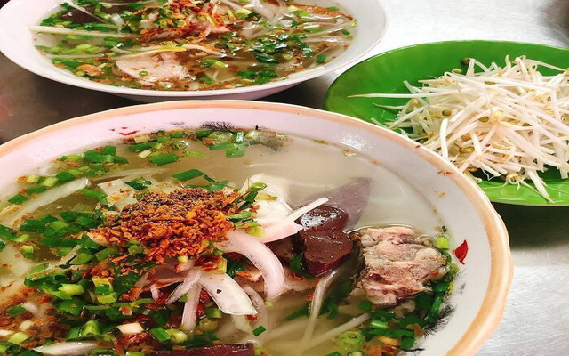  Tô bánh canh Phụng với đầy đủ nhân bánh