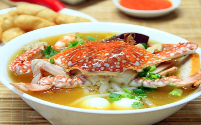 Tô bánh canh ghẹ Phú Quốc đầy đặn, hấp dẫn