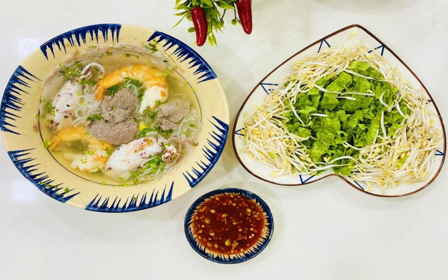 Thêm chút salad rau xanh bổ sung chất xơ cho bữa cơm gia đình