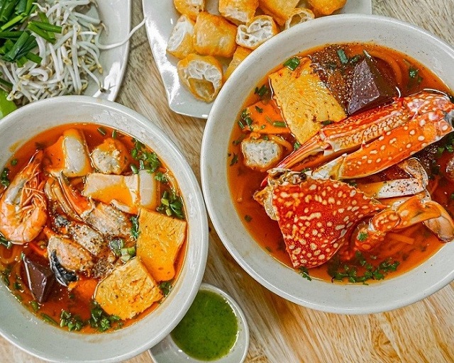 Ăn bánh canh ghẹ ở Phú Quốc 