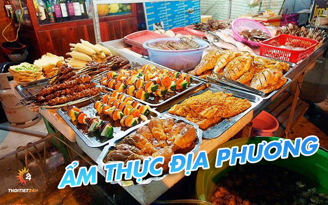 Du khách nên thưởng thức ẩm thực địa phương tại chợ đêm