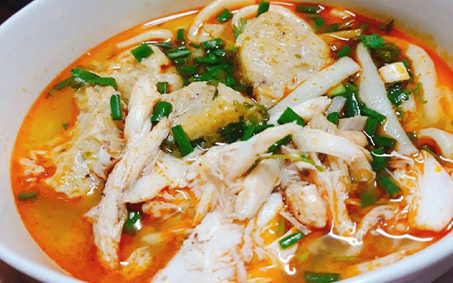  Bánh canh chả ghẹ ngọt thịt, béo ngậy