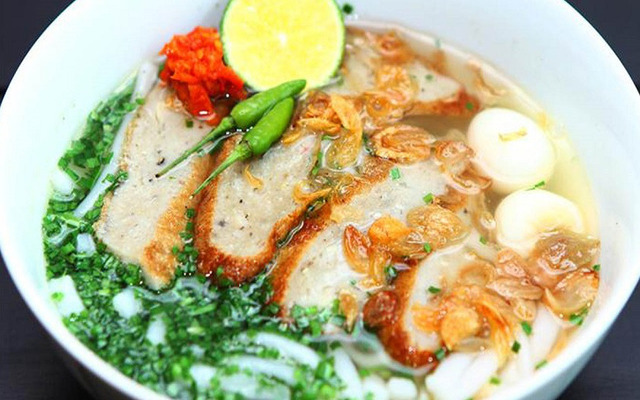 Bánh canh cá thu có chả cá thu đậm vị