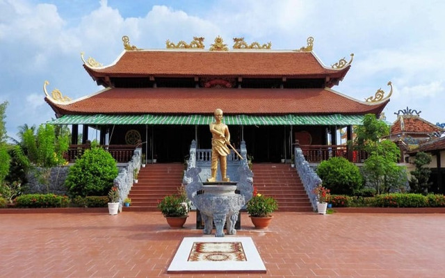 Thăm đền thờ Nguyễn Trung Trực 