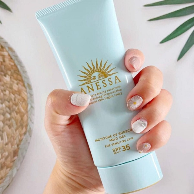 Gel chống nắng cho da nhạy cảm Anessa