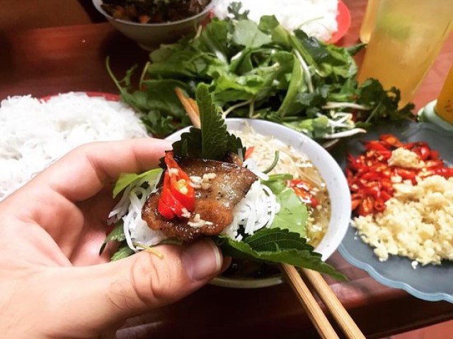  Bún chả Hàng Quạt 