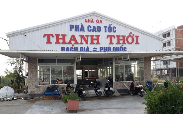 Mua vé tại phòng vé bến Thạnh Thới