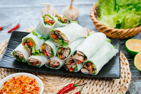 Đặc sản phở cuốn Hà Nội 