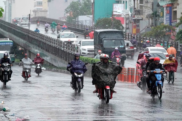 Mưa trái mùa ở Hồ Chí Minh 