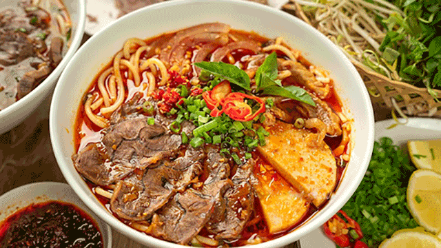 Đặc sản bún bò Huế