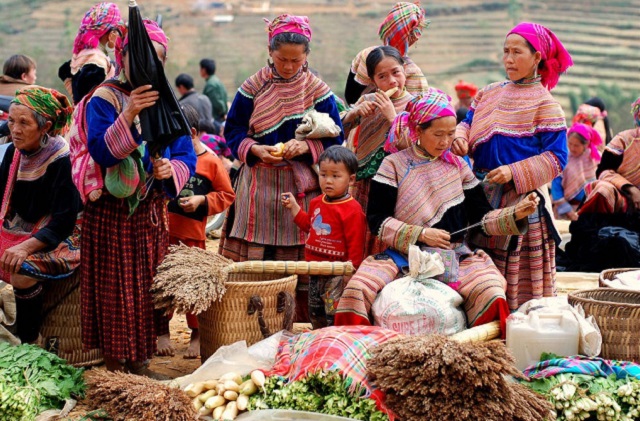 Tham gia chợ phiên Sapa 