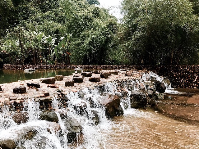 Suối Mỏ Gà 