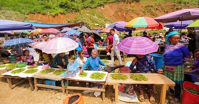 Chợ phiên Pù Luông 