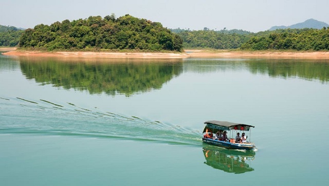 Đi thuyền Mực ngắm Bến Én 