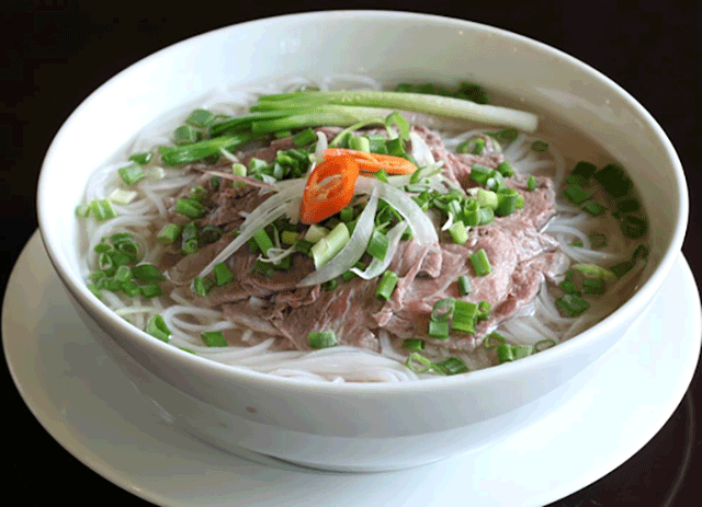 Bát phở bò thơm ngon đậm vị 